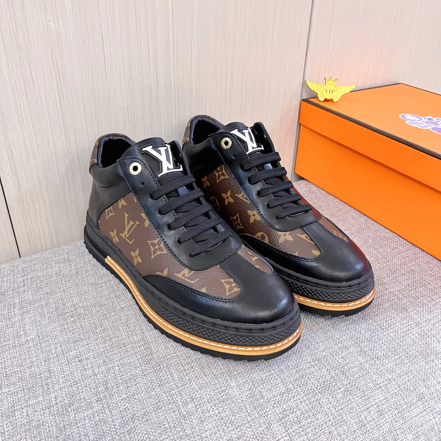 Men's shoes 💰 440 men's shoes 💰 [ LV ] 🔥 Louis Vuitton, high-end men's shoes brand official website 1:1 latest masterpiece: uppers are made of Italian imported first-layer cowhide with comfortable and breathable lining ➕ original non-slip and wear-resistant outsole 🔥, making walking more convenient and comfortable! An exclusive new model, a stunning work, a beautiful 1:1 replica [color] compared to the official quality! Create a fashionable personality to set off your uniqueness! A must-have for trendy men! Classic 🔥Size: 38-44 Color: 🔥 2⃣️colors available🔥.